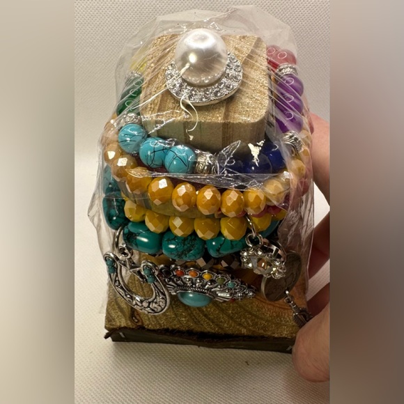 $140 ⭐️NEW Sandra Ling Leather and Stretch Bead Bracelet Set Stack w Tower Stand - Picture 8 of 9